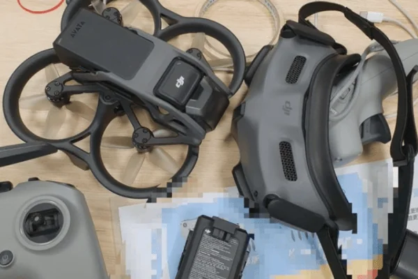 DJI Avata combo original cinewhoop guardas integradas vuelo interior