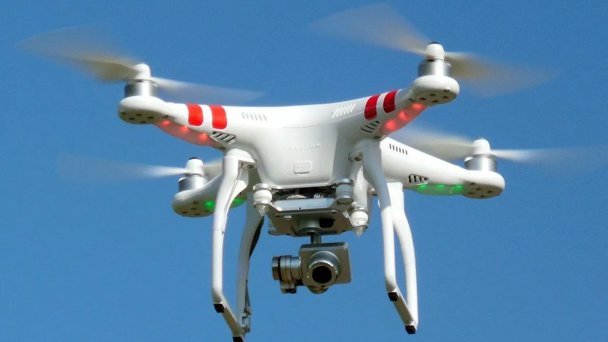 Dron DJI de consumo en vuelo, clave del dominio global de mercado