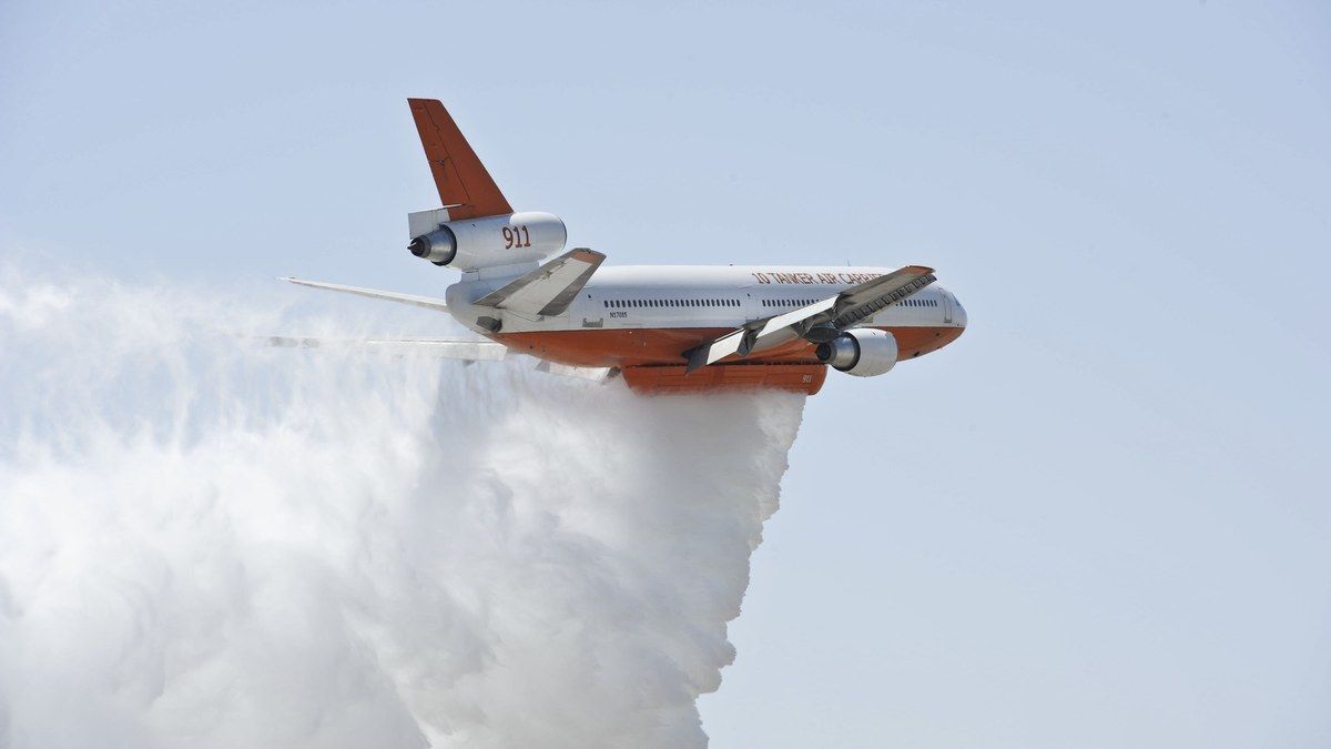 Dron en operación de emergencia ante incendio forestal