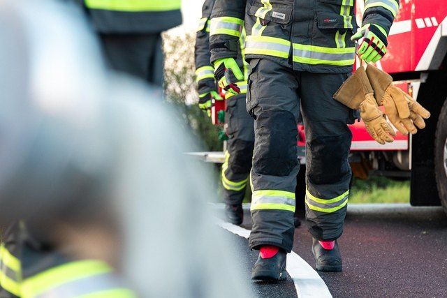 Bomberos en una intervencion de emergencia