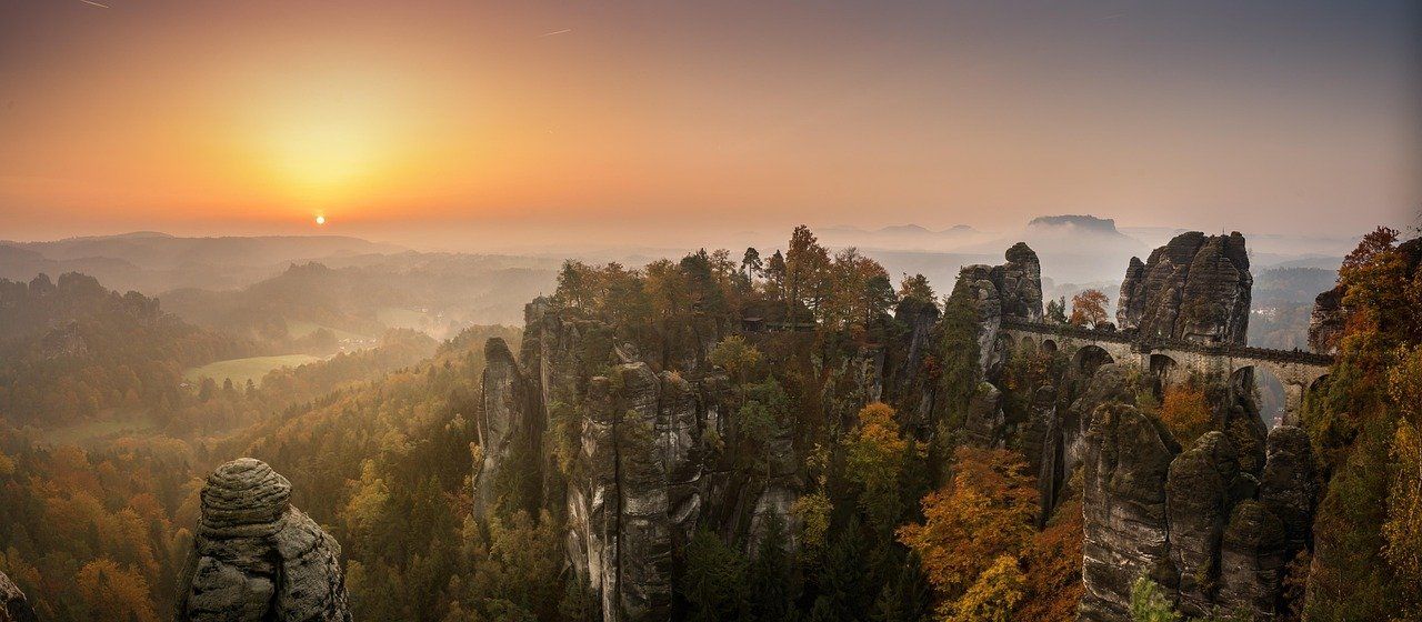 Suiza Sajona (Bastei) en Alemania: paisaje rural para volar drones en categoria abierta A3