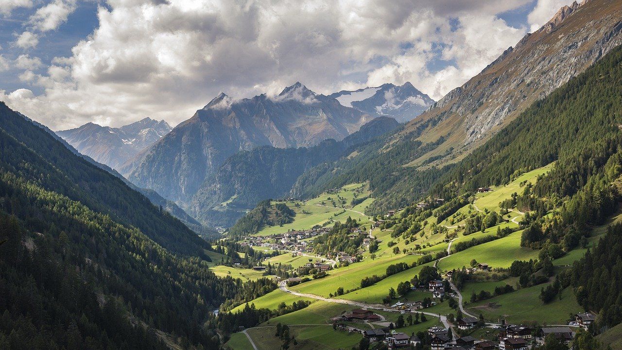 Valle de Otztal en el Tirol austriaco: zona rural para volar drones a 120 m AGL