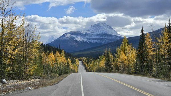 Icefields Parkway, Alberta (Canadá): Montañas Rocosas para volar drones fuera de parques