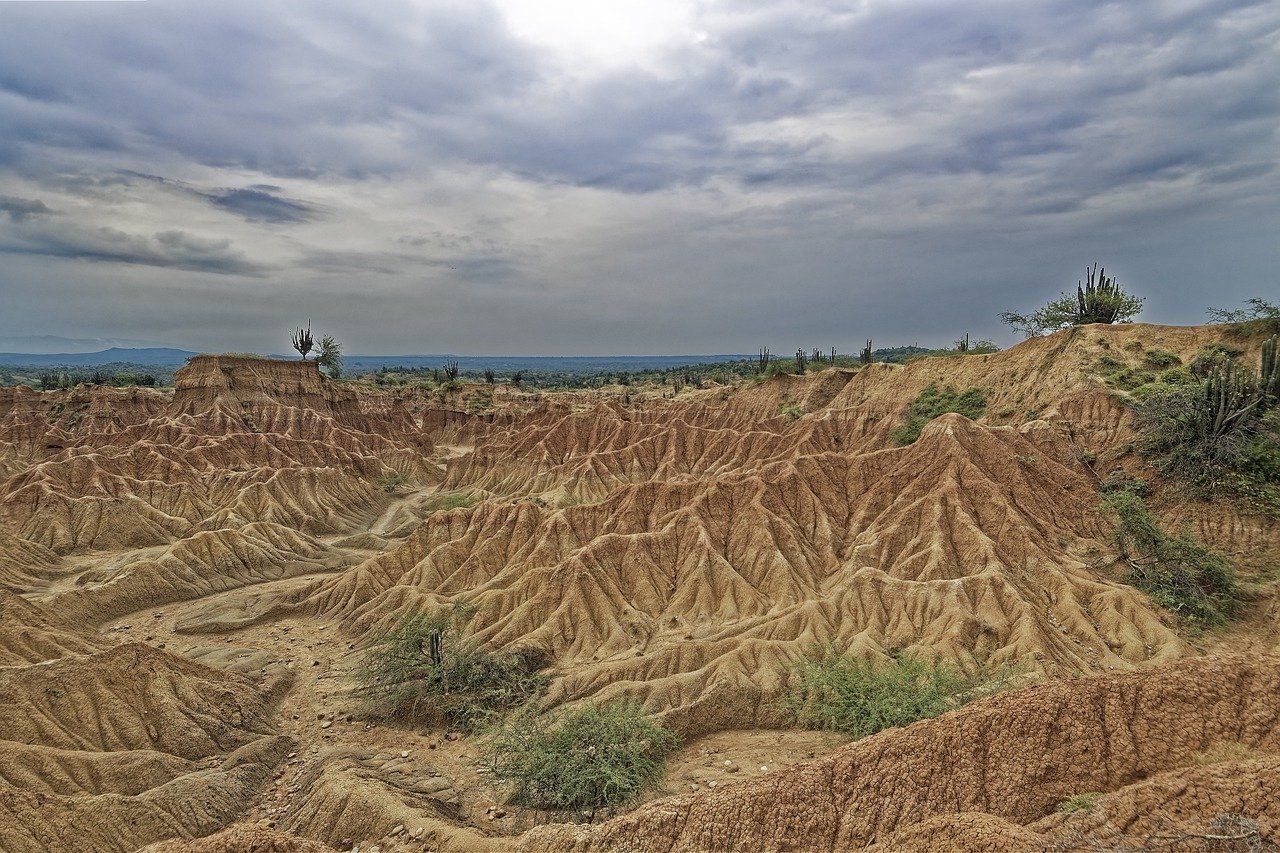 Desierto de la Tatacoa en Huila, Colombia: paisaje arido para volar drones