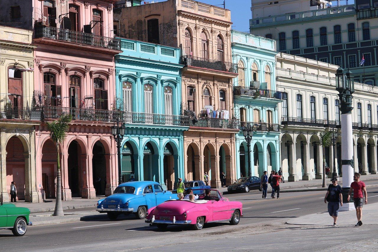 La Habana en Cuba: los drones estan prohibidos para turistas y se confiscan en aduana