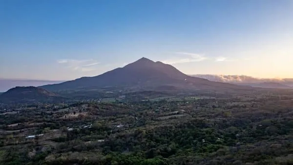 Ruta de las Flores, El Salvador: montañas y cafetales para volar drones