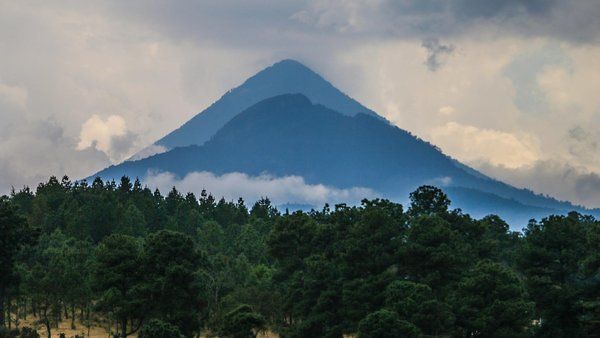 Altiplano de Quetzaltenango, Guatemala: paisaje de montaña y volcanes para volar drones