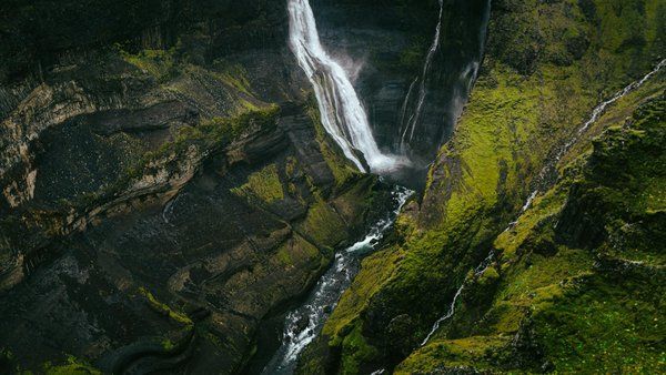 Kvernufoss, Islandia: cascada para volar drones fuera de zonas protegidas