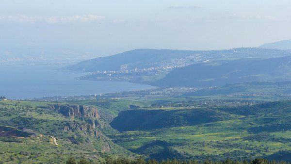 Galilea, Israel: paisaje verde del norte para volar drones