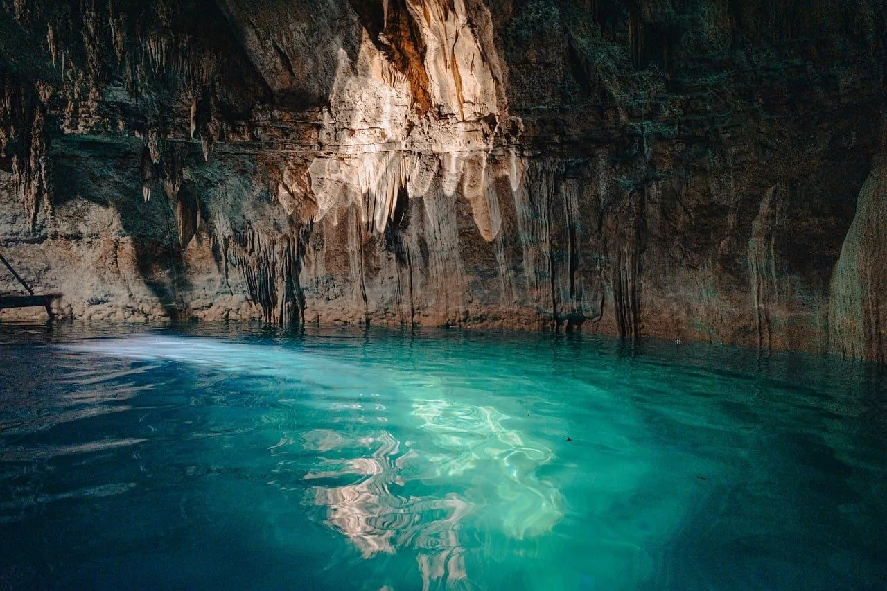 Cenotes de Yucatan en Mexico: zonas rurales para volar drones de menos de 2 kg, no sobre ruinas