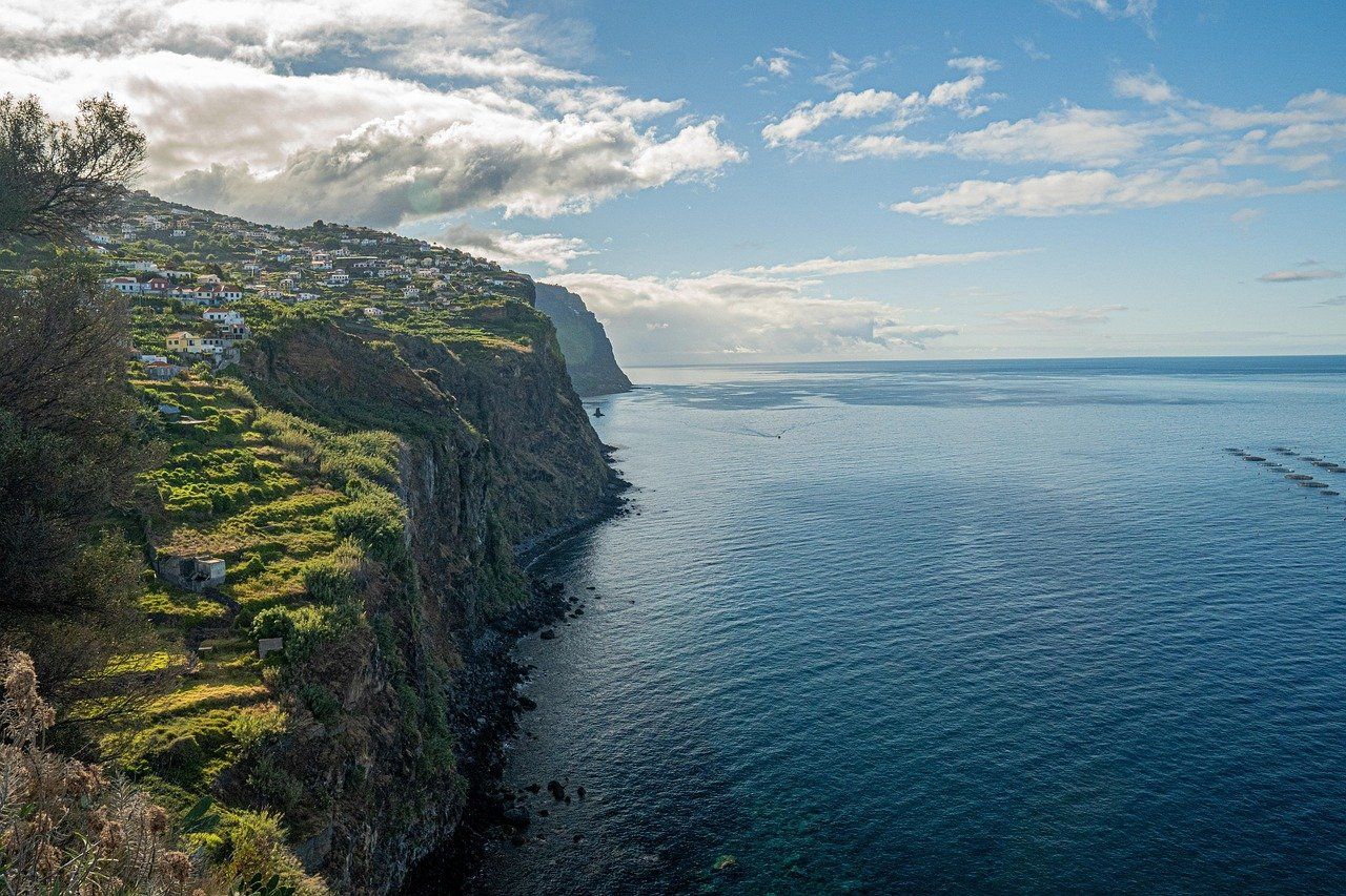Sao Vicente en Madeira, Portugal: paisaje para volar drones con permiso AAN si llevan camara