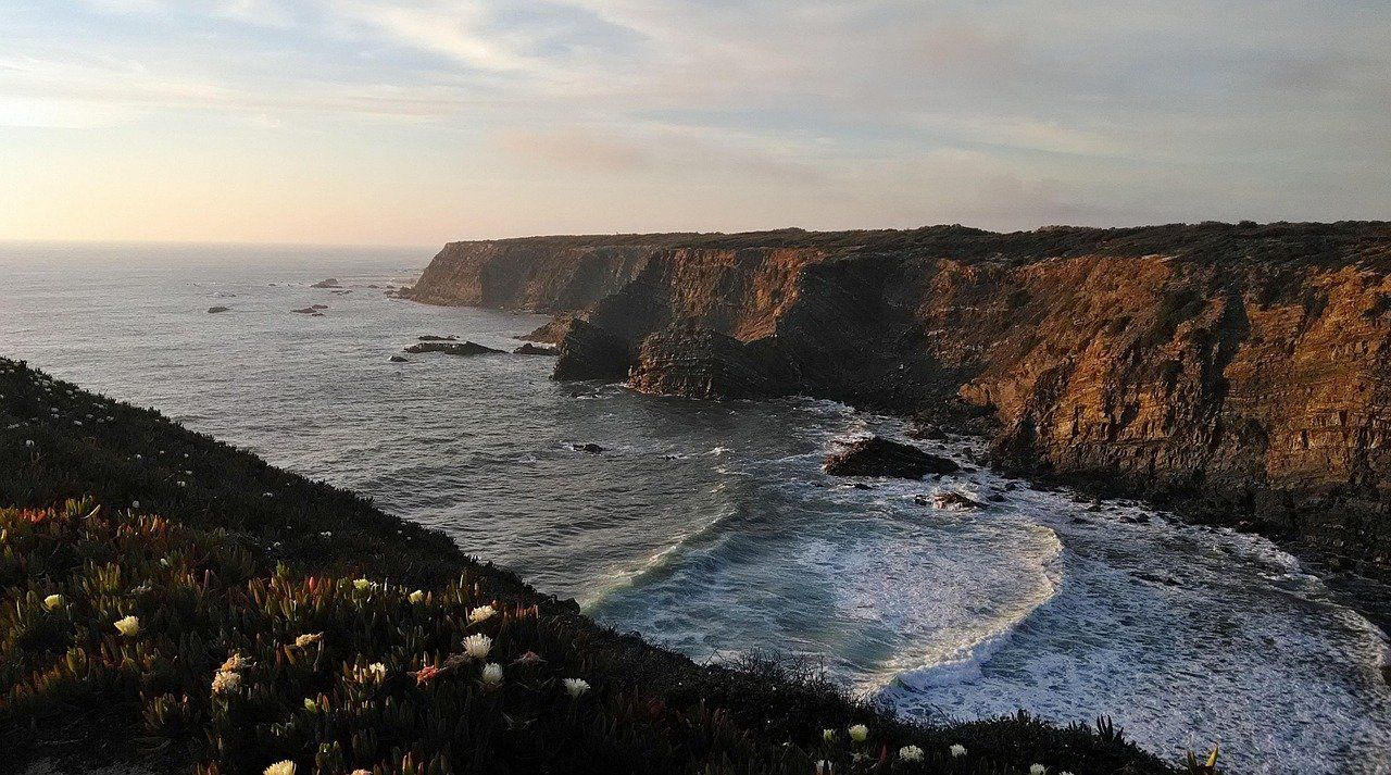 Costa Vicentina en el Alentejo, Portugal: acantilados atlanticos para volar drones