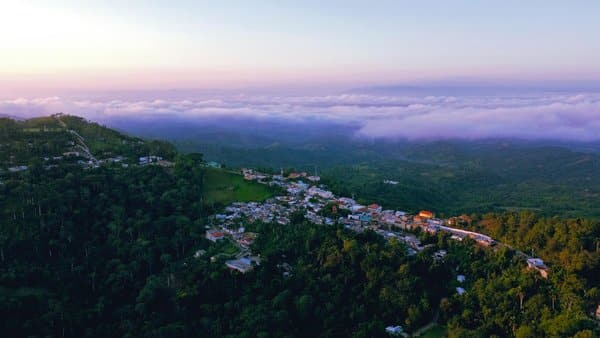 Valle de Constanza, República Dominicana: montañas agrícolas para volar drones