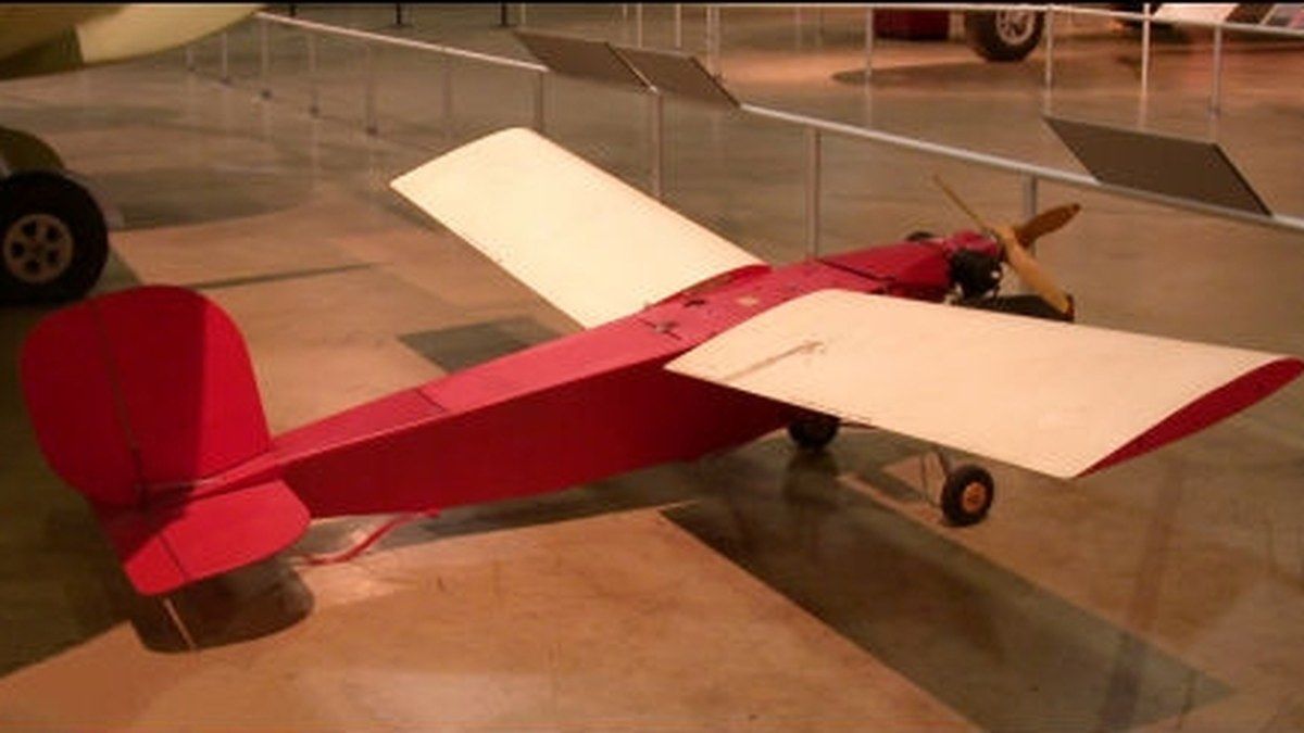 Dron objetivo histórico antecedente de los UAS modernos