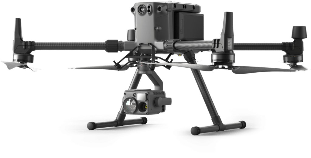 Operador profesional maximizando el tiempo de vuelo de su dron