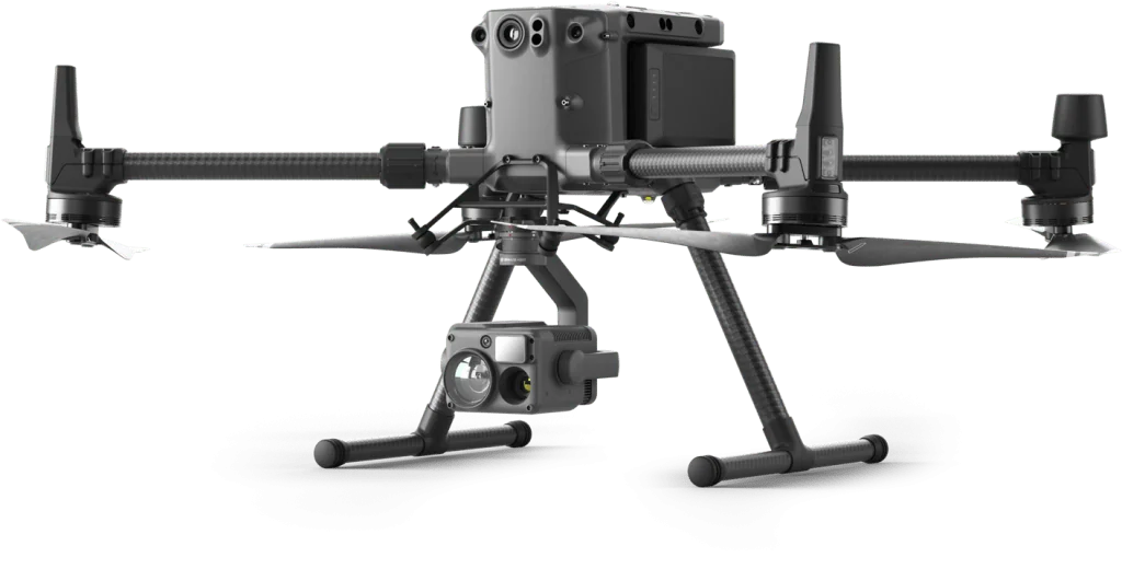 Operador profesional maximizando el tiempo de vuelo de su dron