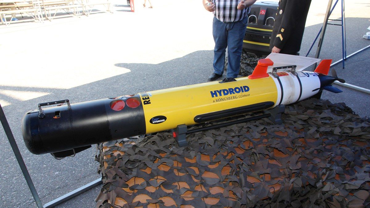 AUV REMUS en operación de inspección submarina con sensores integrados