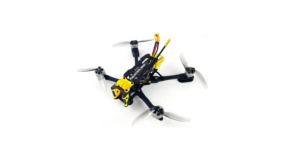 Viajar en avión con un dron FPV y sus baterías: IATA 2026, Iberia, Vueling, Air Europa y Ryanair