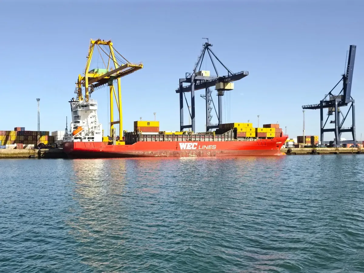 Caso de uso — Drones en puertos — Foto de Explorando la provincia de Cádiz (Pexels) · puerto de Cádiz