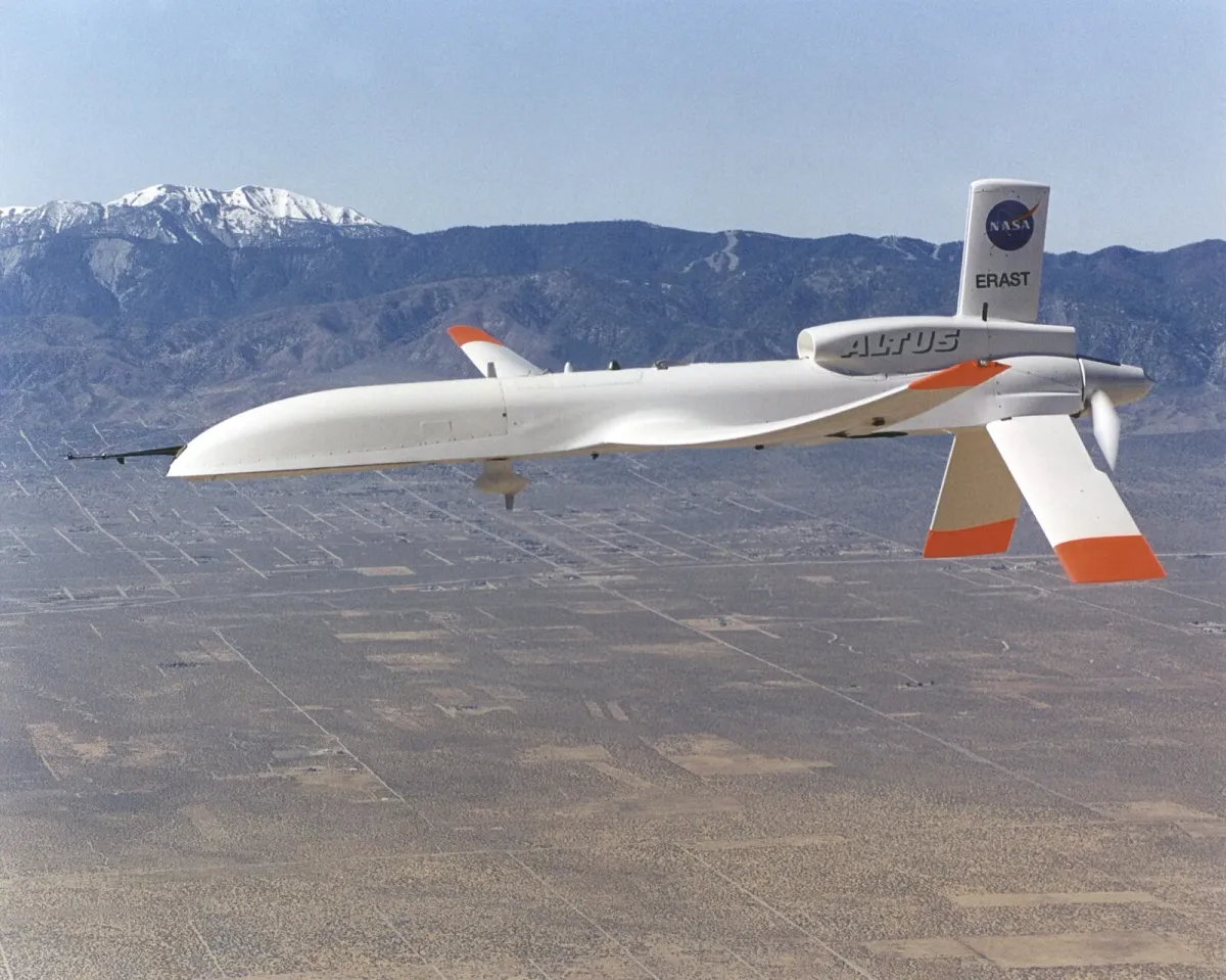 General Atomics Altus — NASA/GA-ASI · Wikimedia Commons · dominio público
