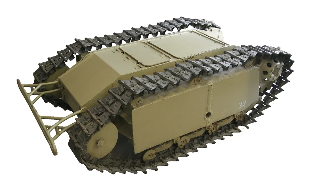 Goliath (Sd.Kfz. 302 y 303) — La versión de motor eléctrico. Imagen: baku13 · CC BY-SA 3.0 · Wikimedia Commons (recortada sobre fondo blanco) — https://commons.wikimedia.org/wiki/File:Sdkfz302elektr.jpg