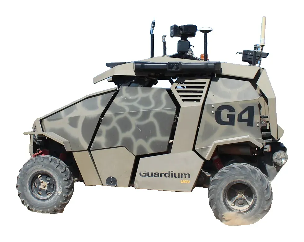 G-NIUS Guardium — Imagen: Fuerzas de Defensa de Israel (Flickr) · CC BY-SA 3.0 · Wikimedia Commons (recortada sobre fondo blanco) — https://commons.wikimedia.org/wiki/File:Flickr_-_Israel_Defense_Forces_-_Israeli_Made_Guardium_UGV_(1).jpg