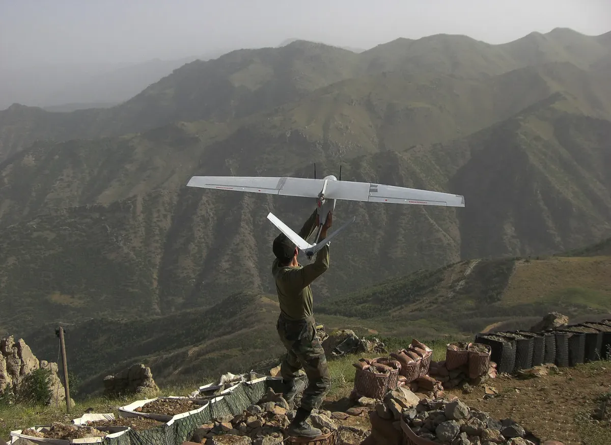 Mini drones militares (concepto) — Un Bayraktar Mini. Bayhaluk · Wikimedia Commons · CC BY-SA 4.0
