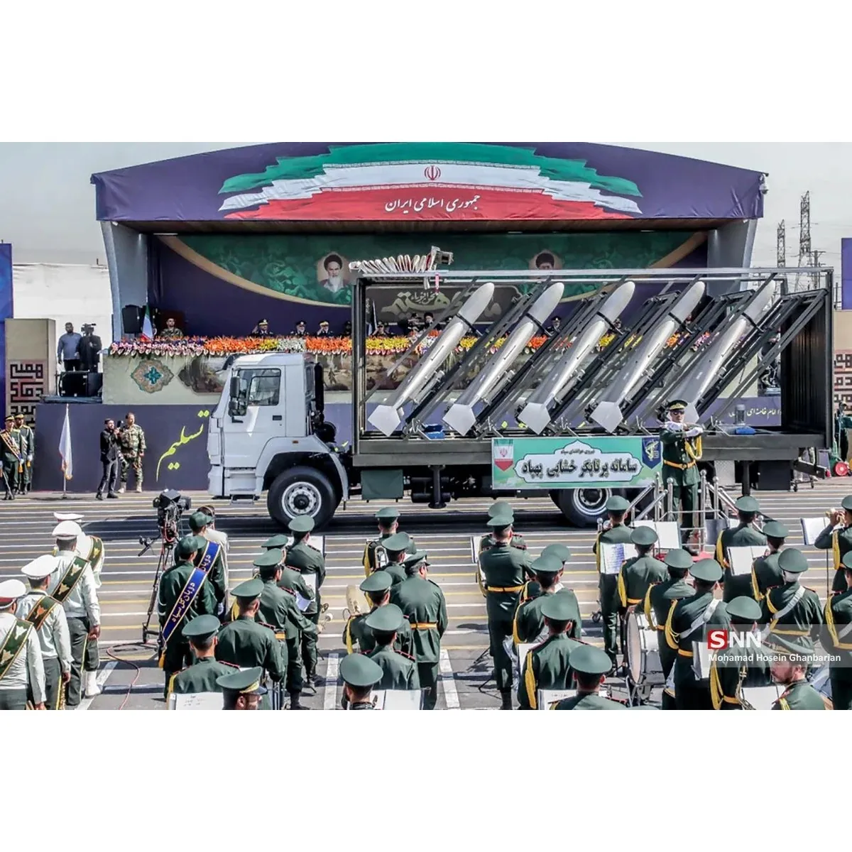 HESA Shahed-136 — Imagen: Mohammad Hossein Ghanbarian · Attribution · Wikimedia Commons — https://commons.wikimedia.org/wiki/File:Sacred_Defence_Week_parade,_2023,_in_Tehran_(225).jpg