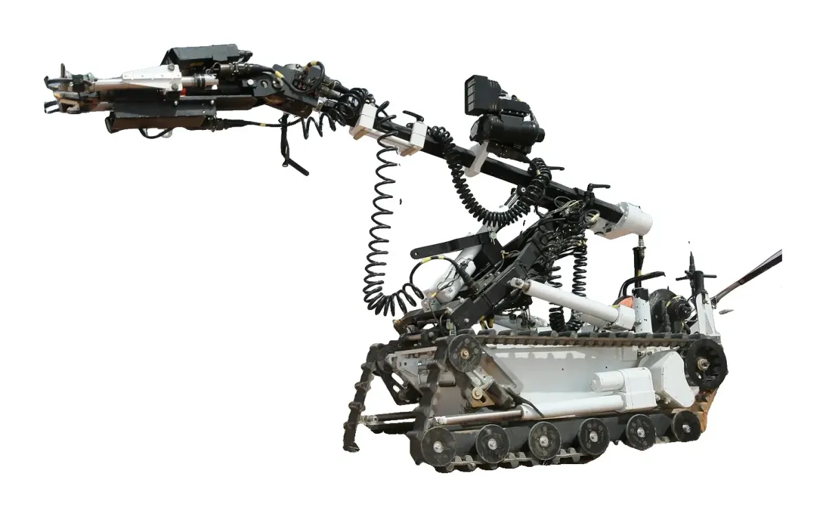 Wheelbarrow (el robot británico antiexplosivos de Irlanda del Norte) — Un Wheelbarrow Mk 8a del 11.º Regimiento EOD. Graeme Main, Ministerio de Defensa británico · Wikimedia Commons · OGL v1.0