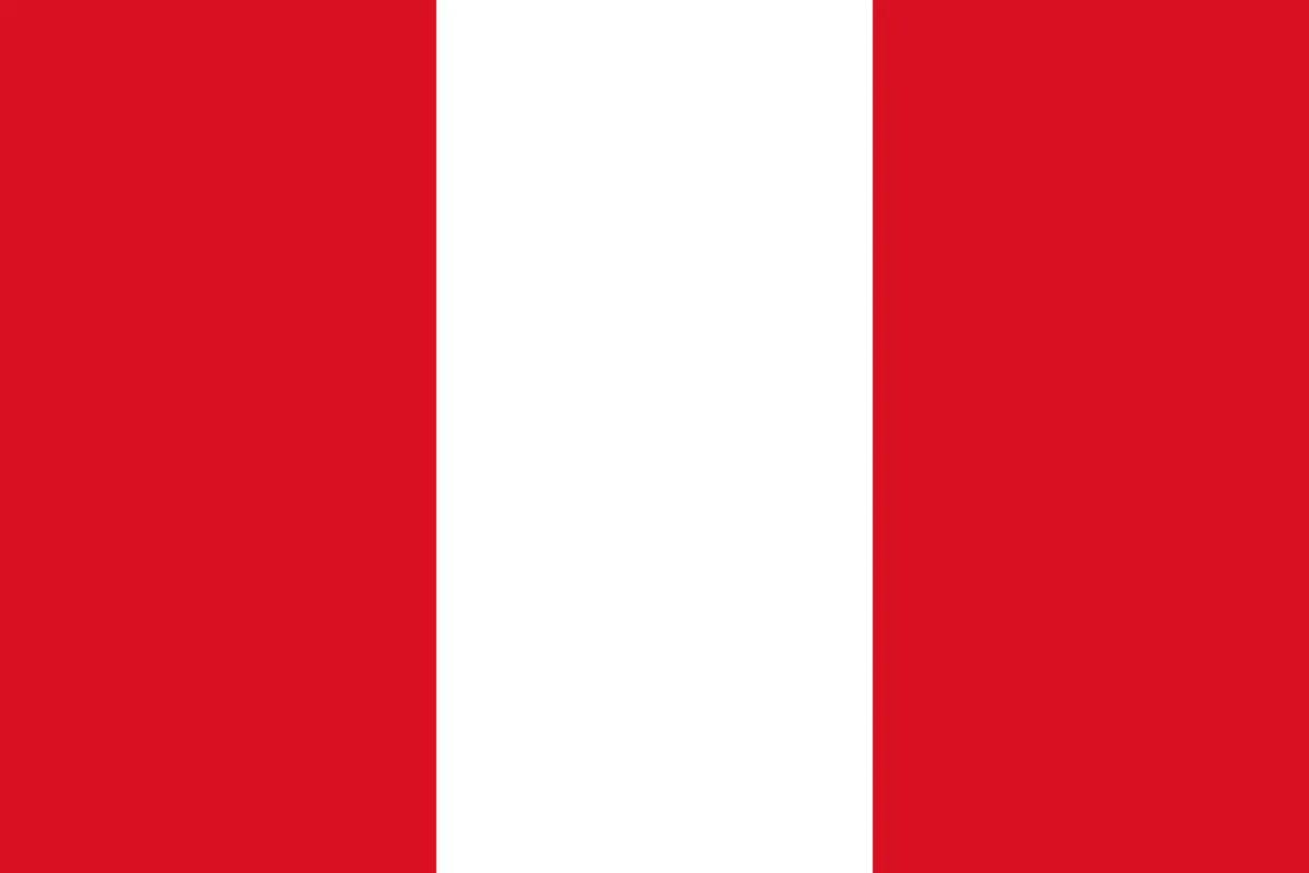 Perú — normativa de drones — Bandera de Perú (dominio público)