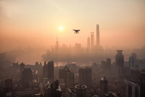 Modos de vuelo inteligentes y seguimiento avanzado en drones DJI