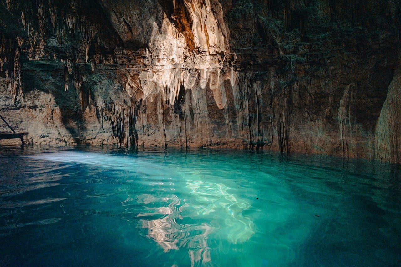 Cenotes de Yucatan en Mexico: zonas rurales para volar drones de menos de 2 kg, no sobre ruinas