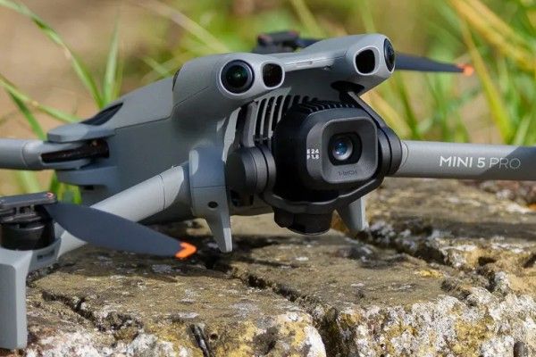 Accesorios para DJI Mini 5 Pro en 2026: los mejores y más baratos